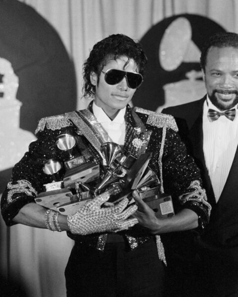 Michael Jackson ze swoimi statuetkami Grammy