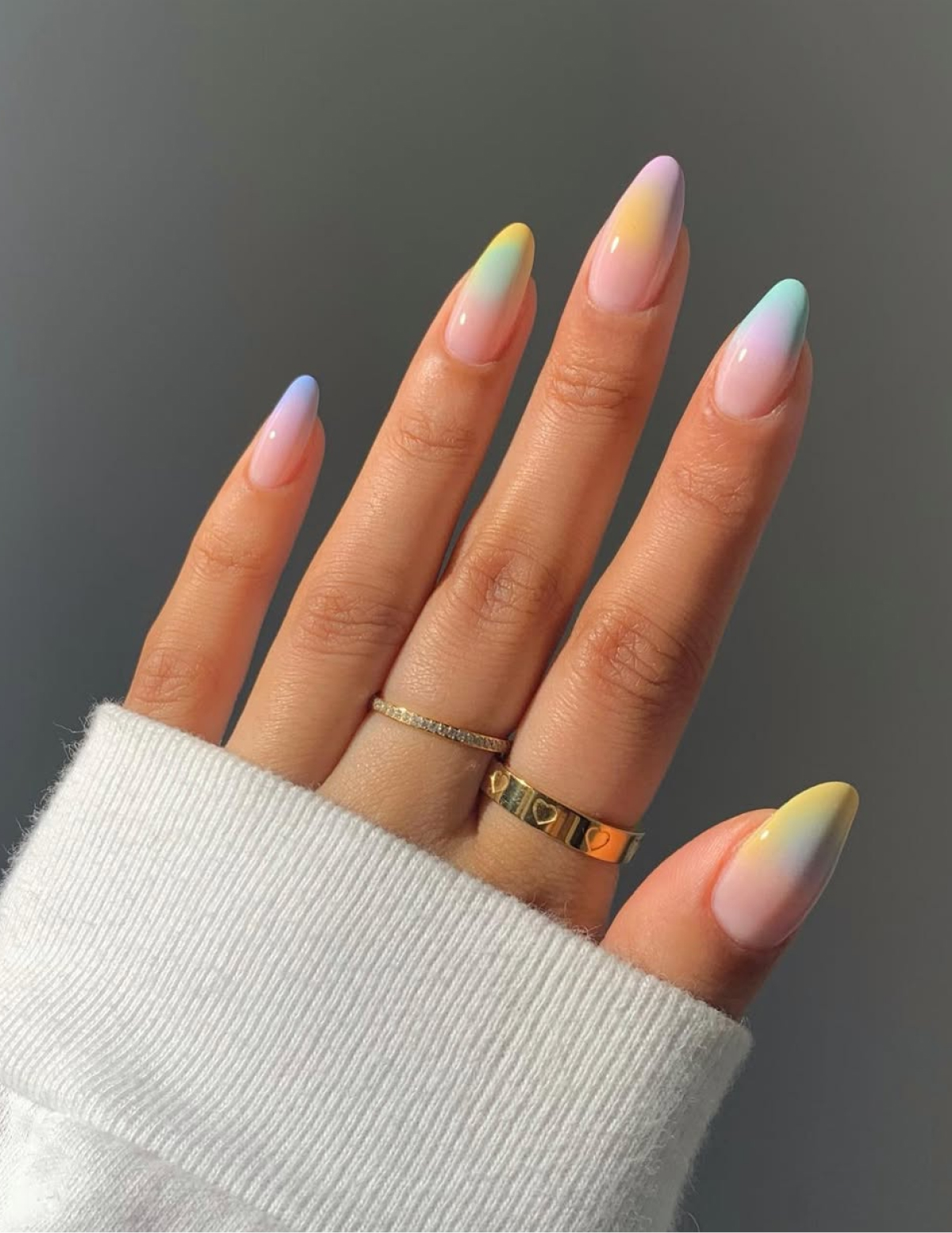 Pastelowy manicure - wiosenne paznokcie 2025