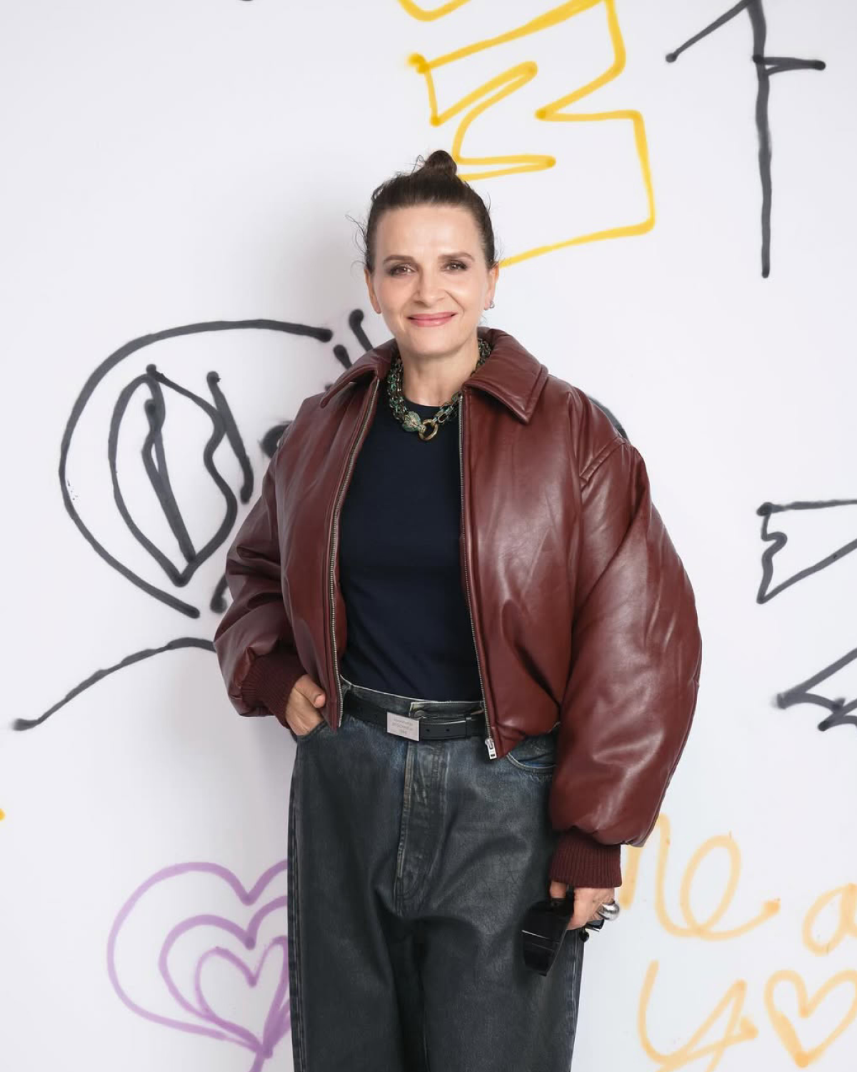 Zdjęcie przedstawiające Juliette Binoche, będącą jedną z jury Festiwalu Filmowego w Cannes 2025. Miumag. Festiwal Cannes. Jury Cannes 2025