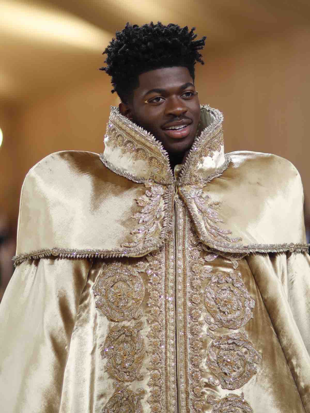 Temat Met Gali 2025 wyjaśnienie: Metropolitan Museum of Art Costume Institute Gala - Met Gala - In America: A Lexicon of Fashion - Arrivals - New York City, U.S. - September 13, 2021. Lil Nas X in Versace.,Image: 631991249, License: Rights-managed, Restrictions: , Model Release: no, Credit line: Mario Anzuoni / Reuters / Forum