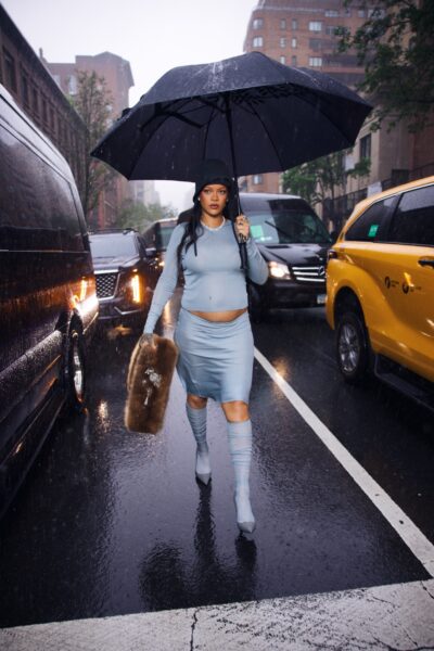 New York, NY - Rihanna steps out in the rain, proudly debuting her baby bump ahead of the Met Gala. BACKGRID USA 5 MAY 2025,Image: 995475091, License: Rights-managed, Restrictions: UWAGA - ZDJĘCIA PAPARAZZI. BRAK ZGODY NA WIZERUNEK. PUBLIKACJA NA WYŁĄCZNĄ ODPOWIEDZIALNOŚĆ REDAKCJI. Jesli zdjęcia przedstawiają dzieci - proszę zapikslować ich twarze., Model Release: no, Pictured: Rihanna, Credit line: Diggzy / BACKGRID / Backgrid USA /