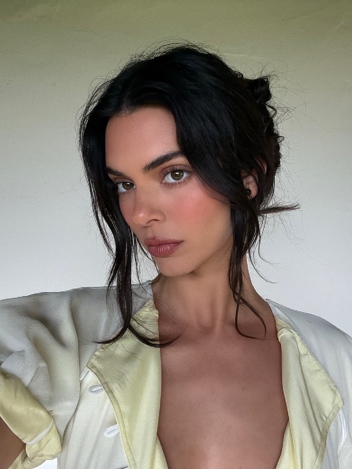 Mgiełka Kendall Jenner od francuskiej marki to jej pielęgnacyjny hit. Używa go codziennie dla zdrowego „glow”