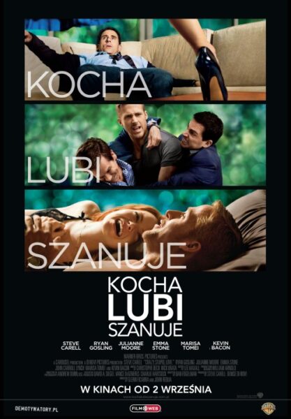 Trzy ujęcia z filmu „Kocha, lubi, szanuje” rozmieszczone poziomo. Górna scena pokazuje Steve’a Carella leżącego w garniturze na kanapie, obok kobiecej nogi na wysokim obcasie. Środkowe ujęcie – Ryan Gosling trzymający Carella, udzielający mu lekcji uwodzenia. Dolna scena – romantyczna scena z Emmą Stone i Goslingiem w łóżku. Plakat w polskiej wersji językowej, podkreślający humor i wątki romantyczno-komediowe filmu.