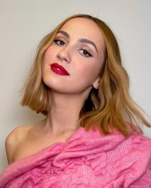 Strawberry blonde na lipiec 2025. 5 trendujących wariacji koloru, który rozświetli każdy typ urody