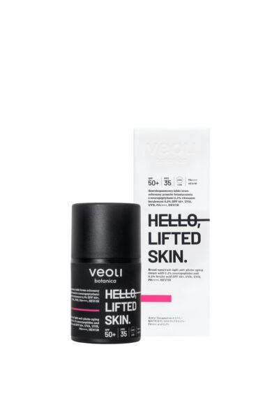 Nowości kosmetyczne lato 2025: Krem ochronny HELLO, LIFTED SKIN SPF 50+ marki Veoli Botanica w czarnym opakowaniu z białym kartonikiem. Produkt o działaniu liftingującym i fotoprotekcyjnym, zawierający neuropeptydy i kwas ferulowy.
