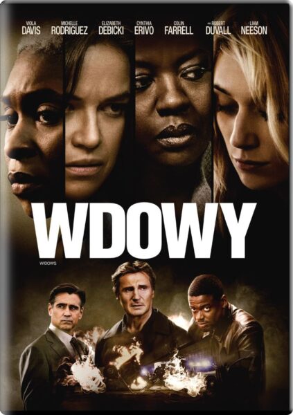 Plakat filmu „Wdowy”: w górnym pasie pięć wąskich, pionowych kadrów z przyciemnionymi portretami kobiet; nad każdym nazwiska aktorów. Poniżej, na środku, duży biały tytuł „WDOWY”, a pod nim mniejsze „WIDOWS”. W dolnej części trzech mężczyzn – jeden w garniturze, drugi w kurtce, trzeci w skórzanej marynarce – stoją na tle płonących samochodów i kłębów dymu.