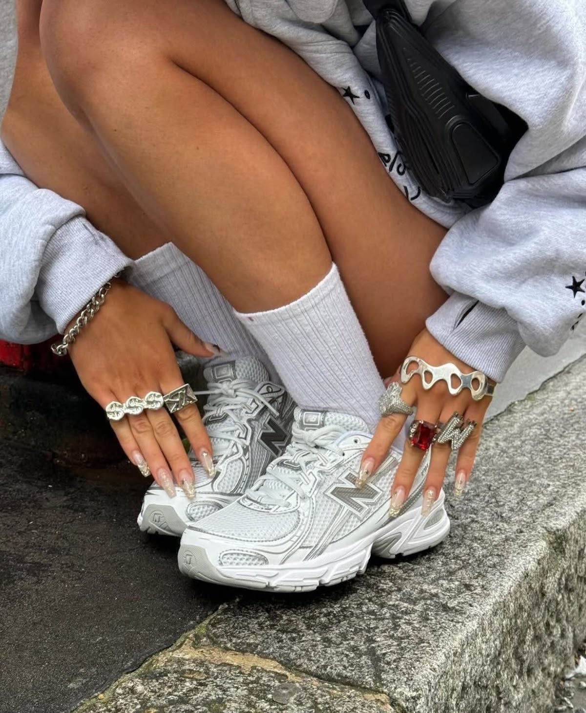 3 modele New Balance, na które stawiają it-girls. Emily Ratajkowski, Hailey Bieber i Kendall Jenner mają swoje typy