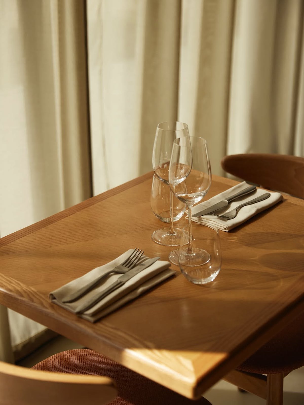 Nowe restauracje w Warszawie na jesień 2025: przewodnik po najciekawszych miejscach