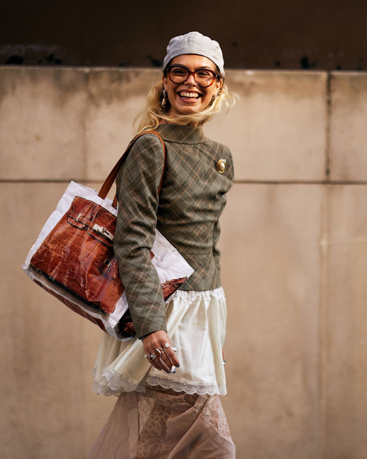 10 ubrań streetwear, które musisz mieć w szafie tej jesieni 2025 – must have dla fanów stylu miejskiego