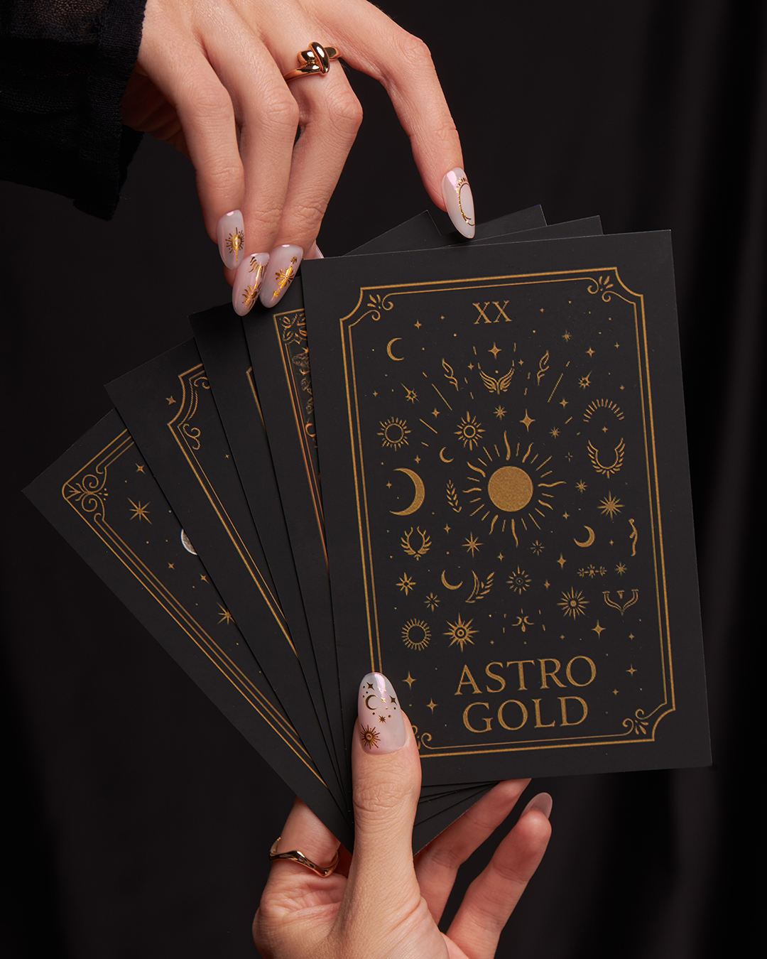 Kolekcja NEONAIL Halloween 2025 – paznokcie z motywem księżyca i astrologii
