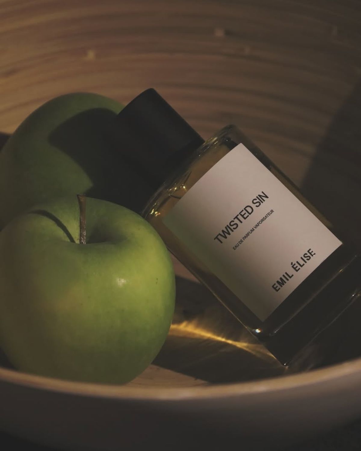 Jabłkowe perfumy na jesień 2025 – TOP 7 propozycji dla fanek owocowych, świeżych zapachów nawet w chłodne dni