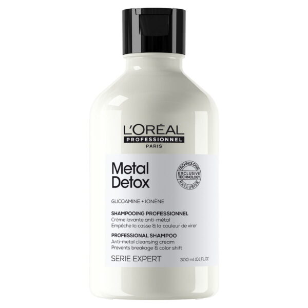 Biała butelka szamponu L’Oréal Professionnel Metal Detox z czarną zakrętką na białym tle. Produkt z serii Expert przeznaczony jest do włosów farbowanych – neutralizuje metale i chroni kolor przed blaknięciem.