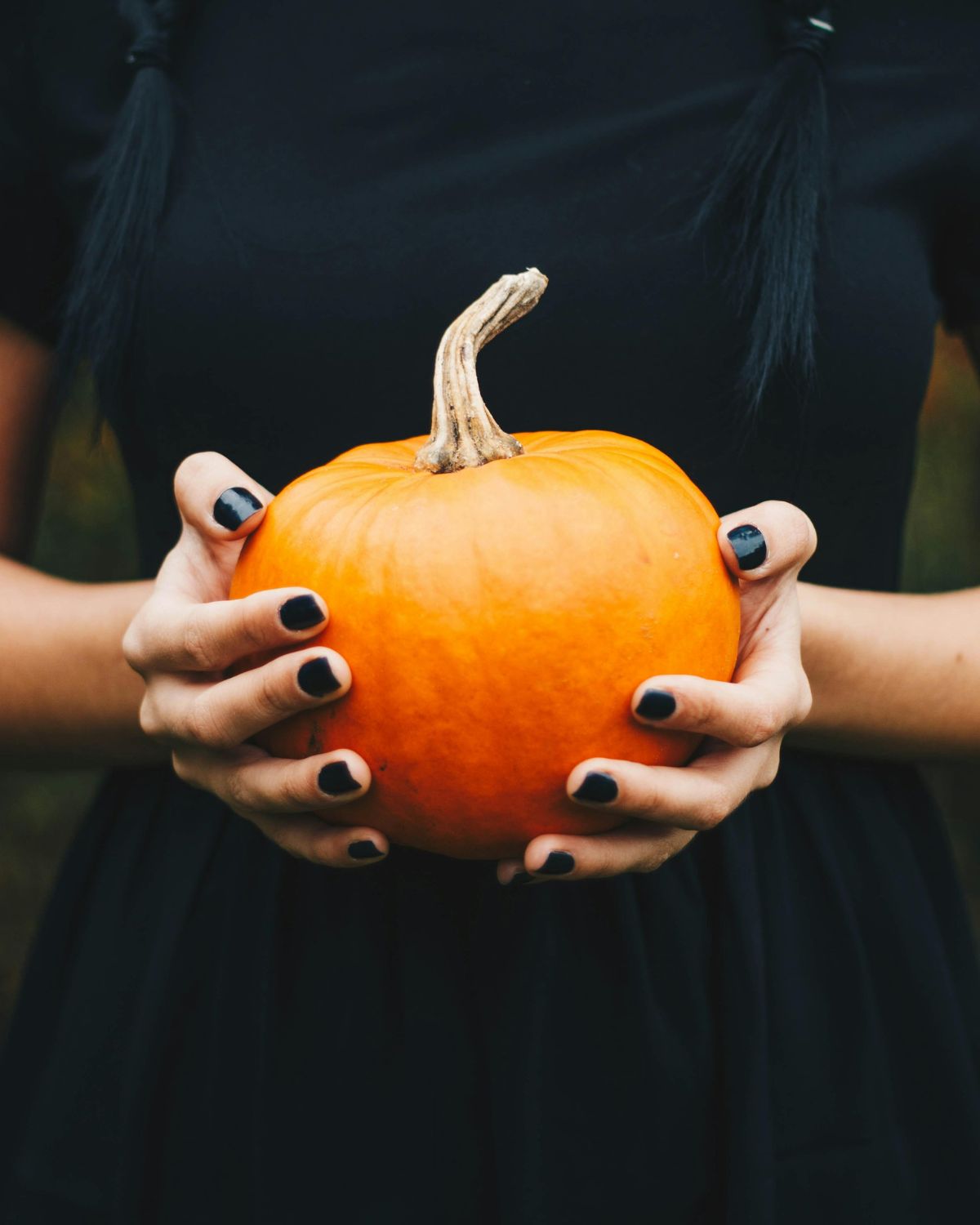 Rytuały na Halloween 2025 – 5 praktyk na oczyszczenie, wdzięczność i magia kobiecej transformacji