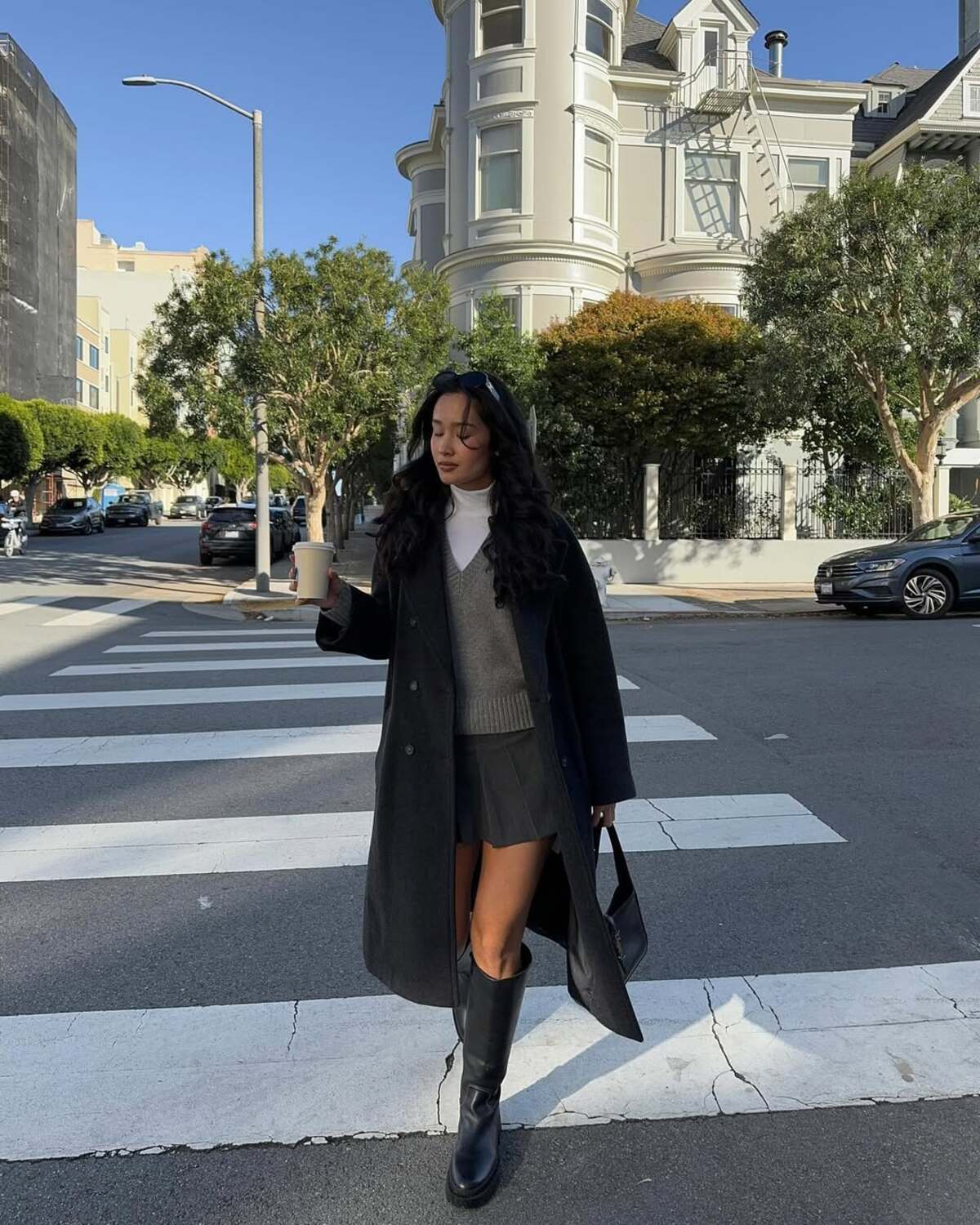 Jak nosić spódnice zimą 2026? Redaktorka mody zdradza triki, które uratują każdą stylizację