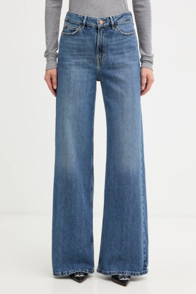 Zdjęcie produtkowe jeansów Guess.