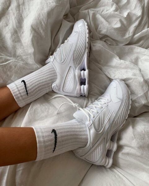 Powrót, którego się nie spodziewałaś. Te kontrowersyjne sneakersy na jesień 2025 to ulubieńcy it-girls