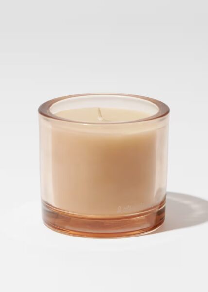 Zdjęcie produktowe zapachowej świecy na jesień 2025 perle de coco &other stories.