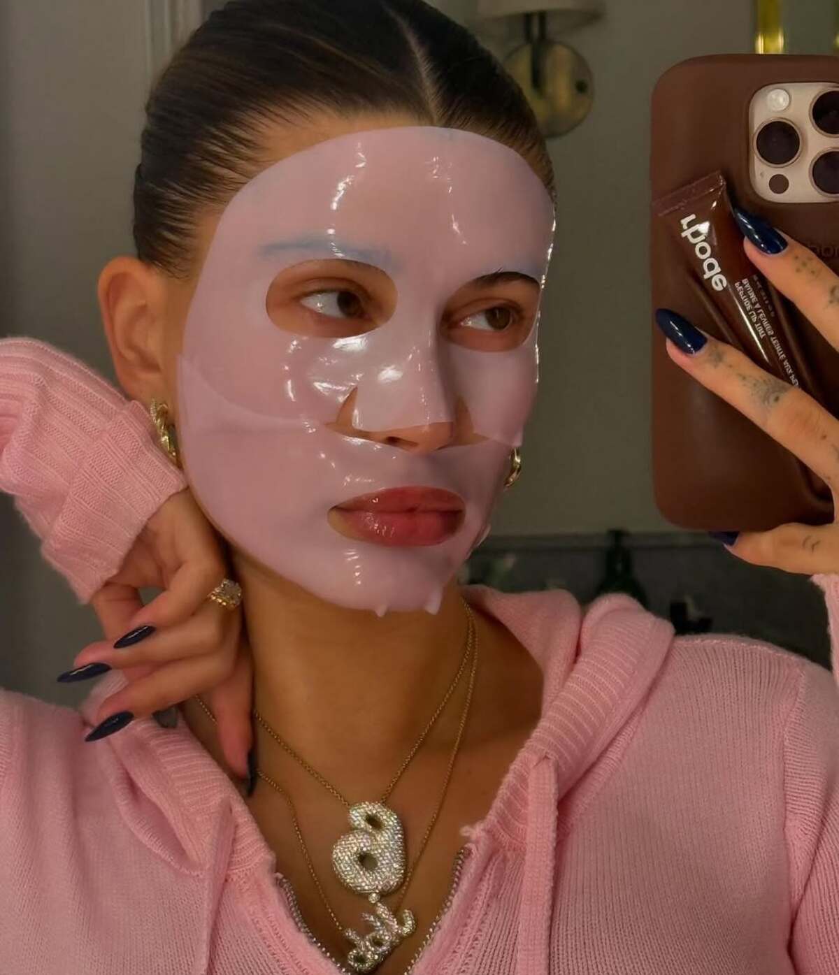 Retinol, witamina C, kwas hialuronowy: przewodnik po składnikach aktywnych