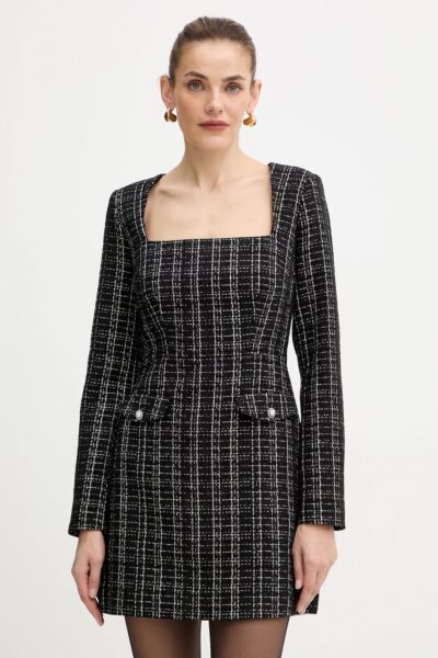 Zdjęcie produktowe sukienki w kratę Guess.