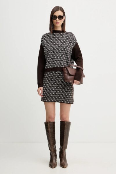 Zdjęcie produktowe swetra Guess.