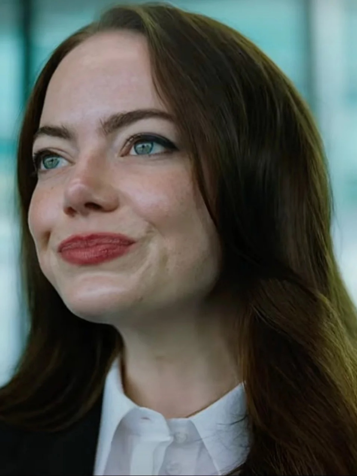 Emma Stone w filmie Bugonia: O co chodzi z zakończeniem?