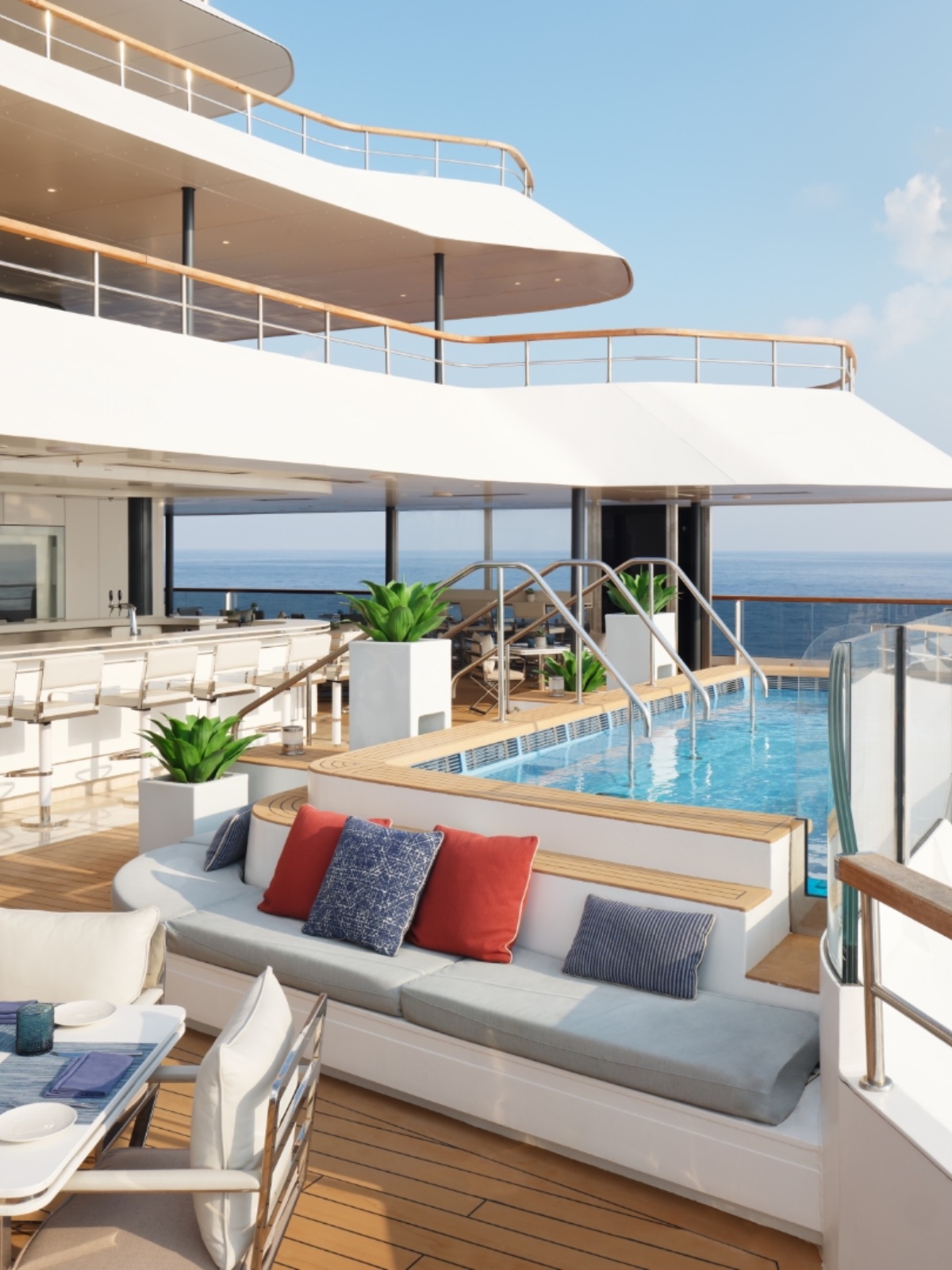 Najbardziej luksusowe rejsy świata – jak podróżują ci, którzy kochają styl i przygodę?