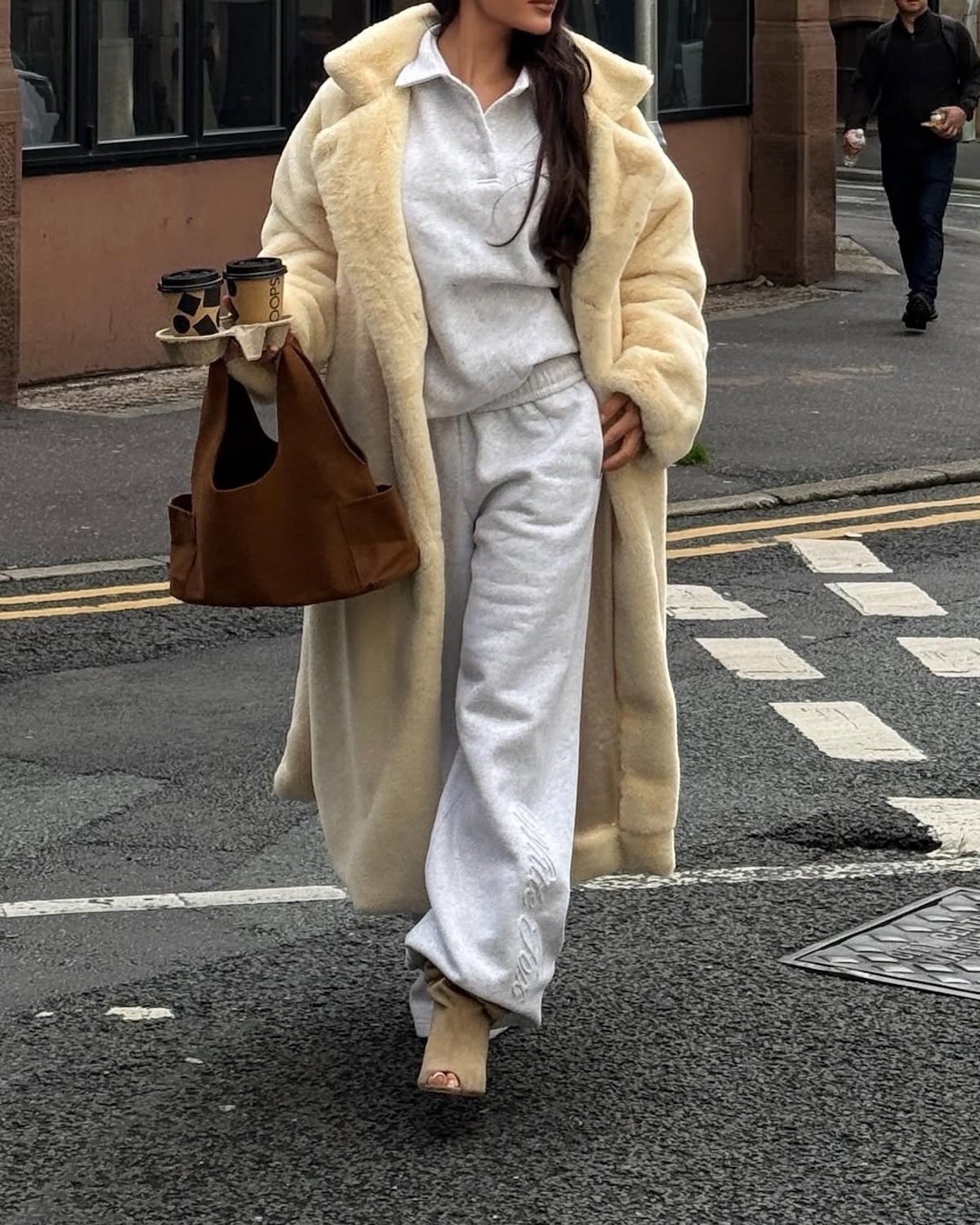 Zara listopad 2025: pięć rzeczy, w których przechodzisz cały sezon