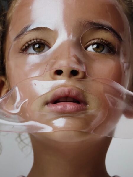 Aktorka Shay Mitchell wprowadza maseczki dla dzieci. Czy pielęgnacja zaczyna się już w wieku dwóch lat?