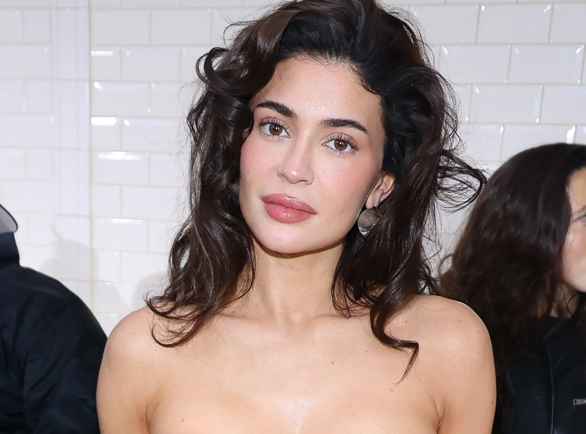 „Filler fatigue”: co to jest i jak uniknąć efektu zmęczonej skóry po wypełniaczach