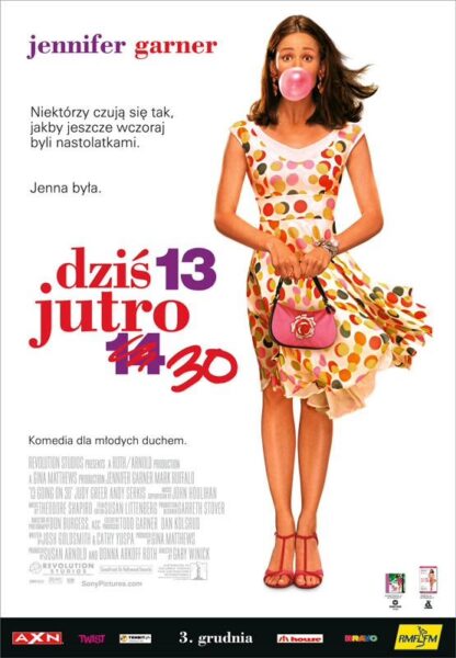 Plakat klasycznego filmu na poprawę humoru "Dziś 13, jutro 30" (13 Going on 30). Aktorka Jennifer Garner stoi na pierwszym planie, ubrana w powiewną, białą sukienkę w duże, kolorowe grochy. Trzyma różową torebkę i dmucha różową gumę balonową. Wygląda jednocześnie dziecinnie i elegancko. Na plakacie widnieje polski tytuł w dużych, czerwonych literach.