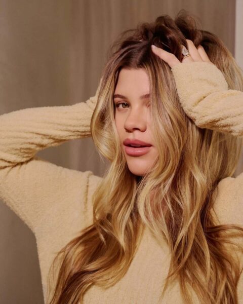 Jak dbać o włosy zimą, żeby nie straciły blasku? Redaktorka beauty zdradza swoje sprawdzone sposoby