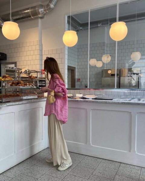 Francuski szyk przy filiżance kawy. To&nbsp;6 najbardziej urokliwych kawiarni w&nbsp;Warszawie