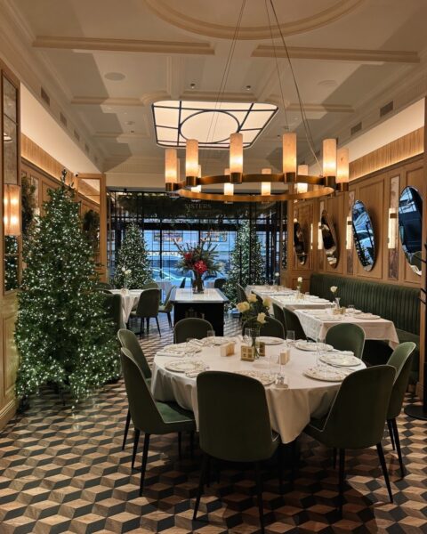 Restauracje otwarte w&nbsp;Boże Narodzenie 2025. Te&nbsp;miejsca w&nbsp;Warszawie przyjmują gości w&nbsp;pierwszy dzień świąt