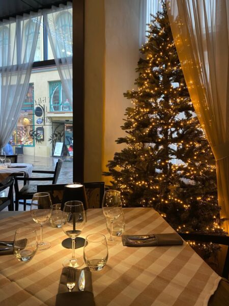 Warszawskie restauracje otwarte w&nbsp;drugi dzień świąt. Wyjątkowe adresy w&nbsp;stolicy czynne 26 grudnia