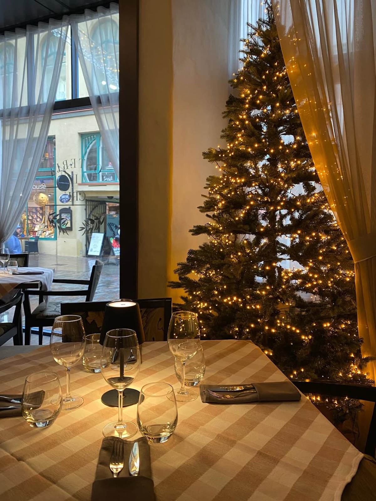 Warszawskie restauracje otwarte w&nbsp;drugi dzień świąt. Wyjątkowe adresy w&nbsp;stolicy czynne 26 grudnia