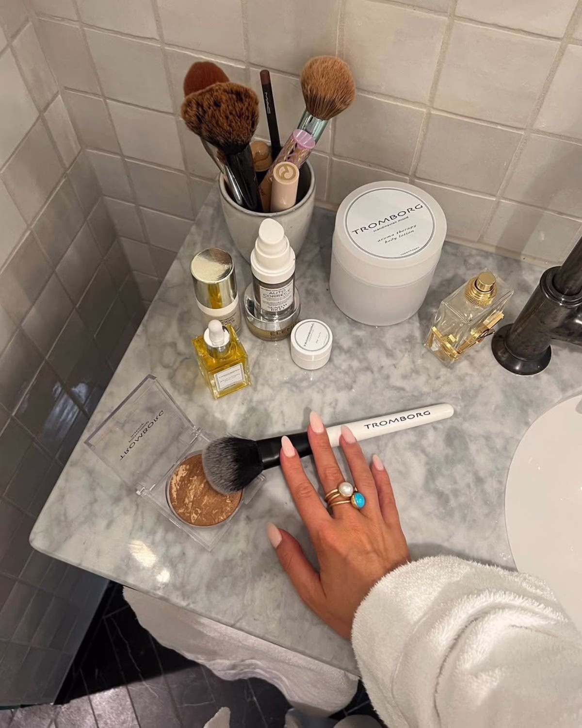 Najpopularniejsze kosmetyki 2025 – dlaczego właśnie te&nbsp;kosmetyki wygrywają rankingi i&nbsp;opinie?