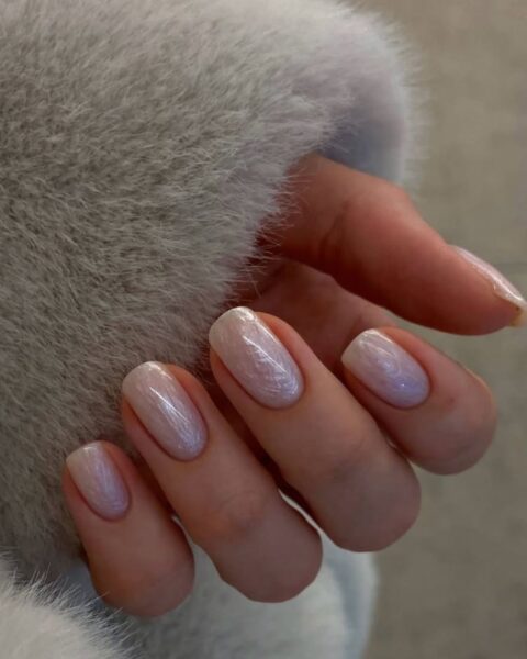 Jaki rodzaj manicure utrzymuje się najdłużej? Porównujemy hybrydę, żel, press on&nbsp;i&nbsp;inne