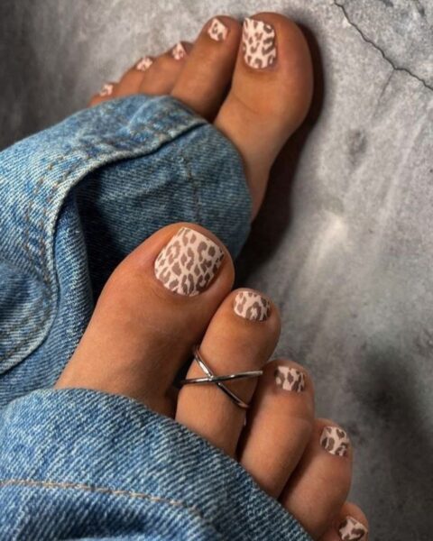 Zwierzęcy pedicure, który&nbsp;wygląda luksusowo. Trendy, kolory i&nbsp;zasady noszenia