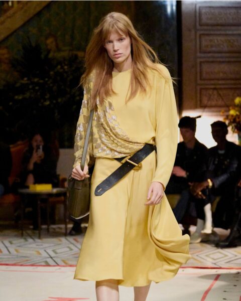 Moda wyprzedza kalendarz: wiosenne trendy 2026, które warto kupić już teraz i&nbsp;nosić dłużej niż jeden sezon