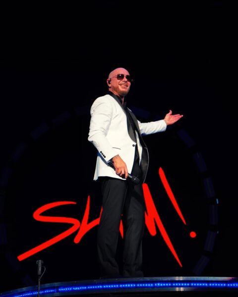 Tylu „łysych” w&nbsp;jednym miejscu jeszcze nie&nbsp;było. Pitbull chce pobić rekord Guinnessa