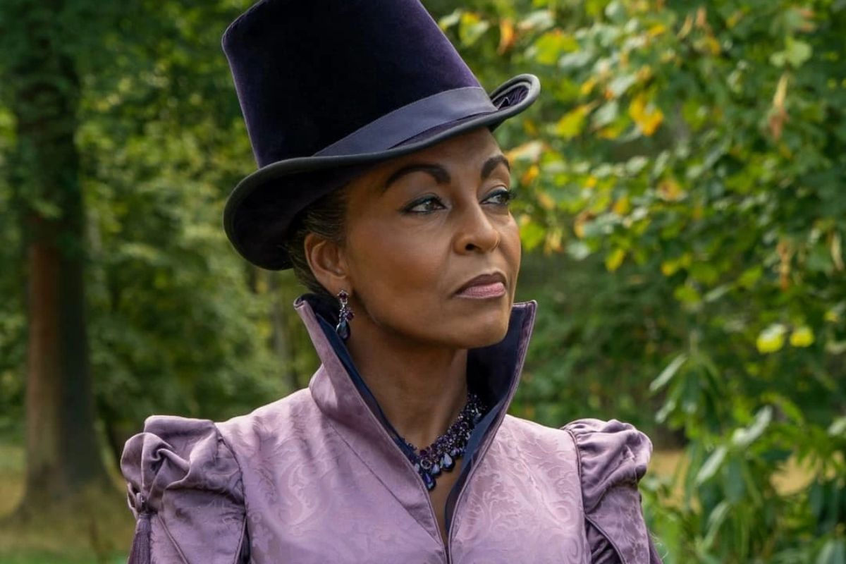 Czy Lady Danbury opuści serial „Bridgertonowie”? Finał 4. sezonu zaniepokoił widzów, ale twórcy zdradzili jej przyszłość
