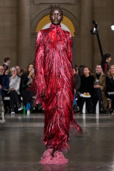 Te trendy z wybiegów będą wszędzie jesienią i zimą 2026. Jeden szczególnie przyciąga uwagę