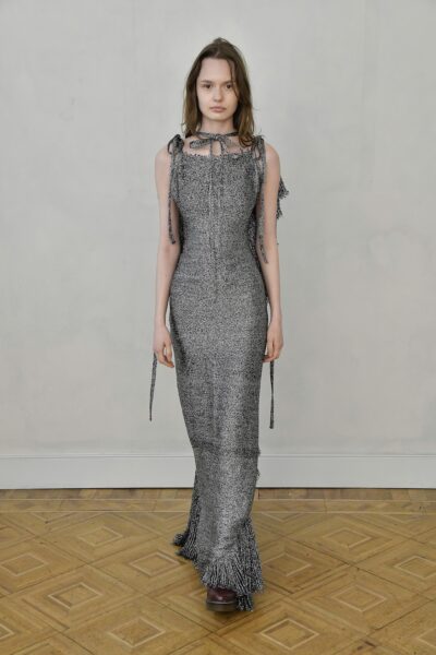 Pé de Chumbo pokazuje kolekcję jesień–zima 2026/27. Portugalska marka stawia na rzemiosło i strukturalne sylwetki w Mediolanie