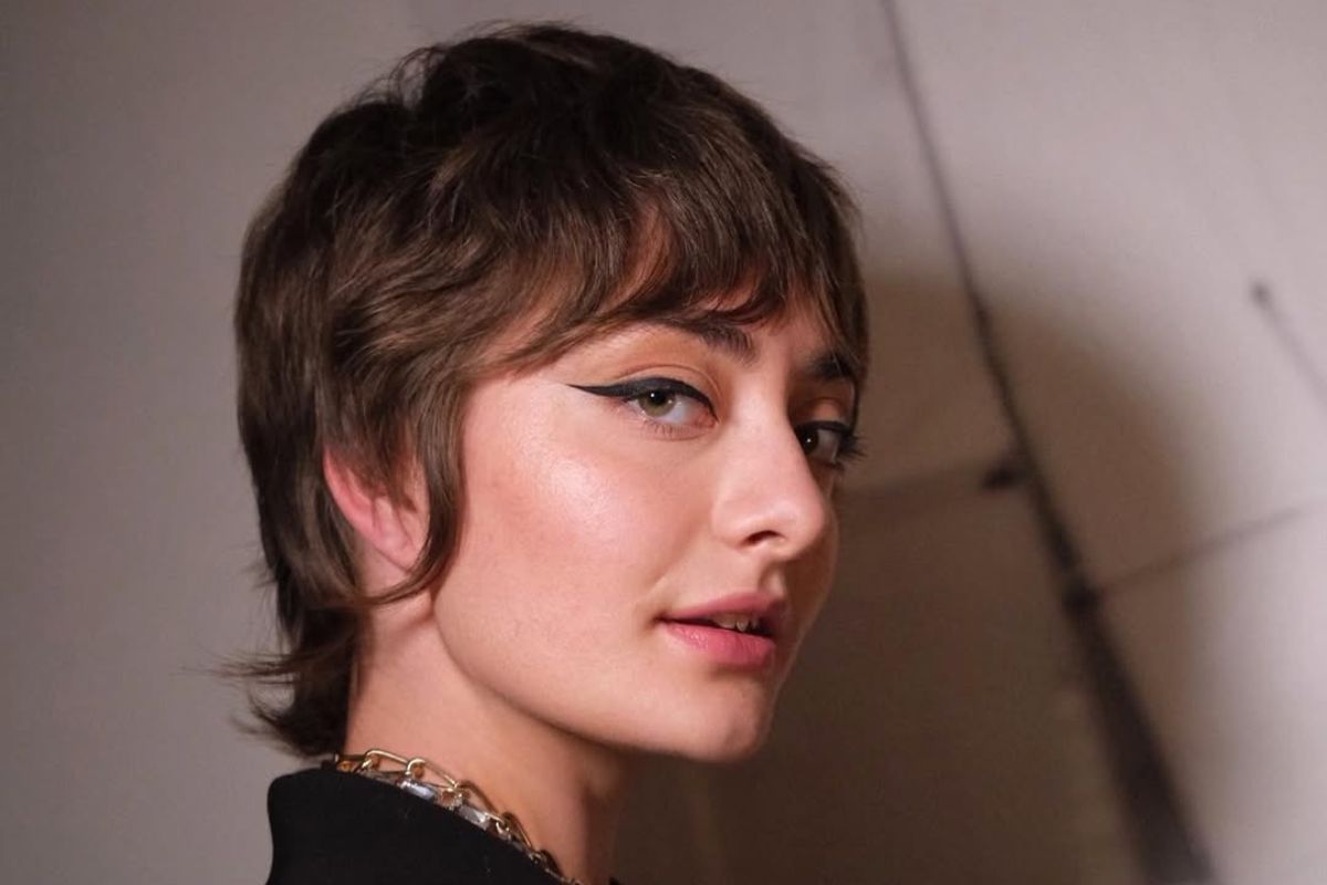 Razor crop haircut – fryzura, która odczarowuje krótkie cięcia i podkreśla urodę