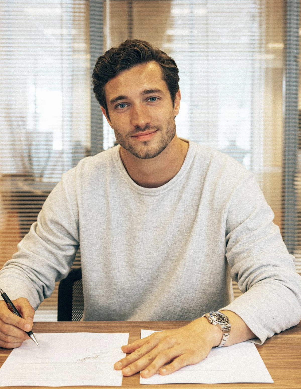 Przystojniak, który pojawił się u boku Julii Wieniawy. Kim jest Hervé Matthys?