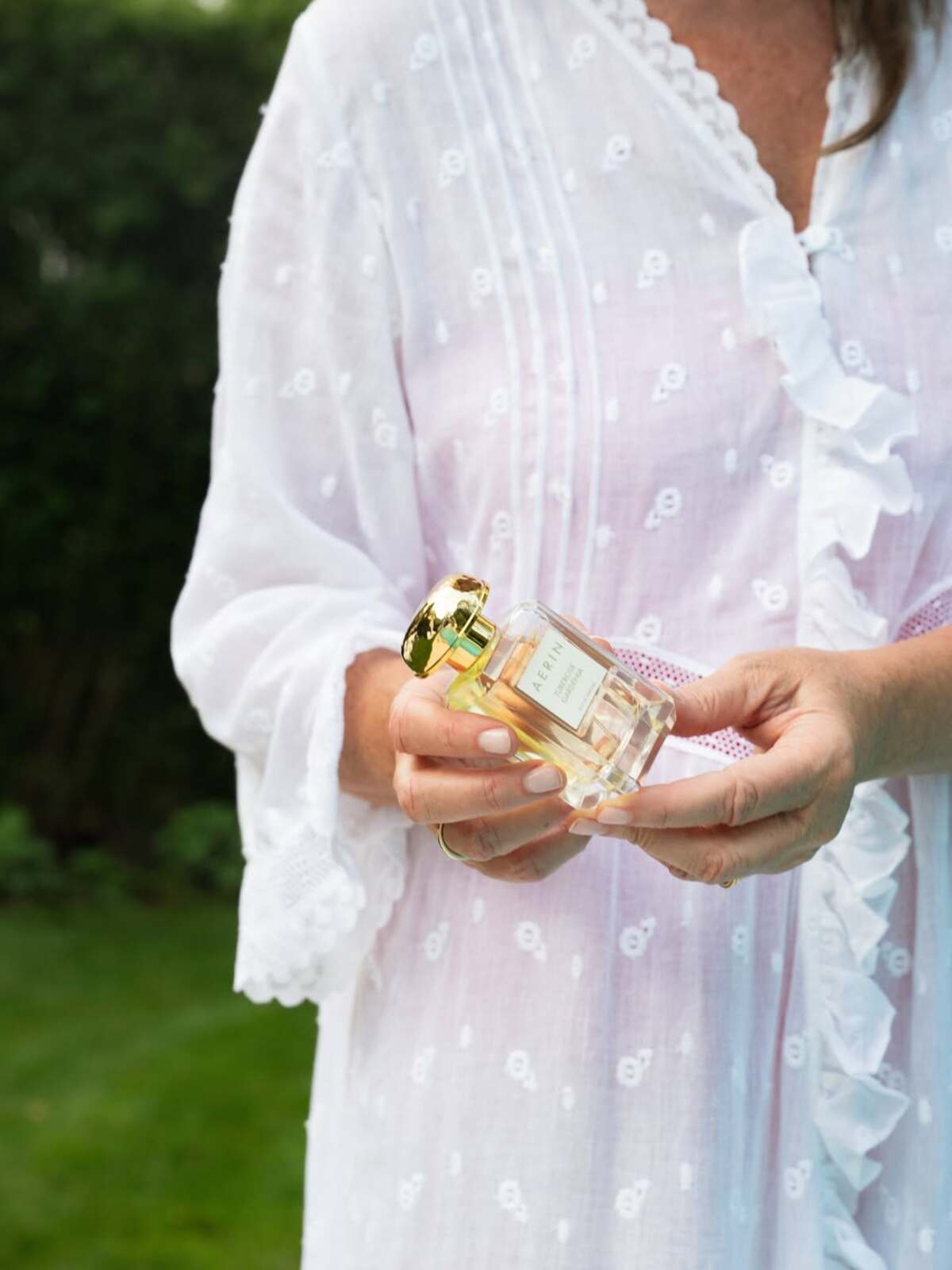 Nostalgiczne zapachy jak z dawnej toaletki. Babcine perfumy będą hitem wiosny 2026