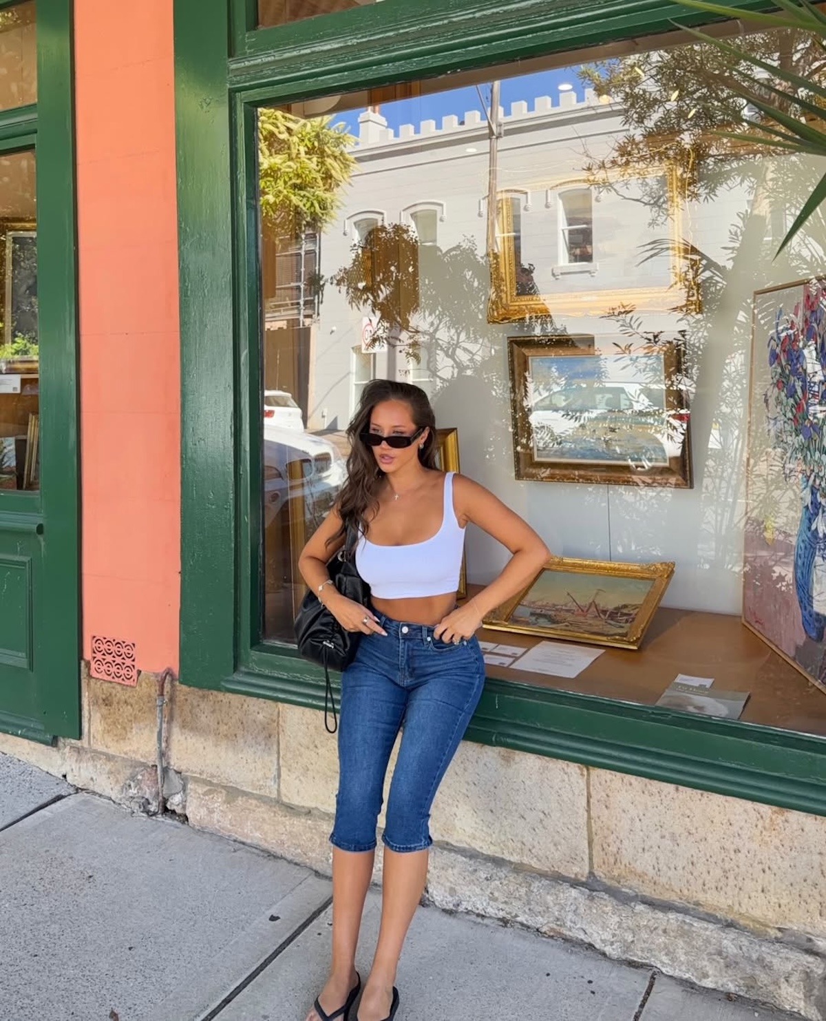 Jeansy capri to najgorętszy trend na wiosnę i lato 2026. Ten powrót nie przekonuje wszystkich