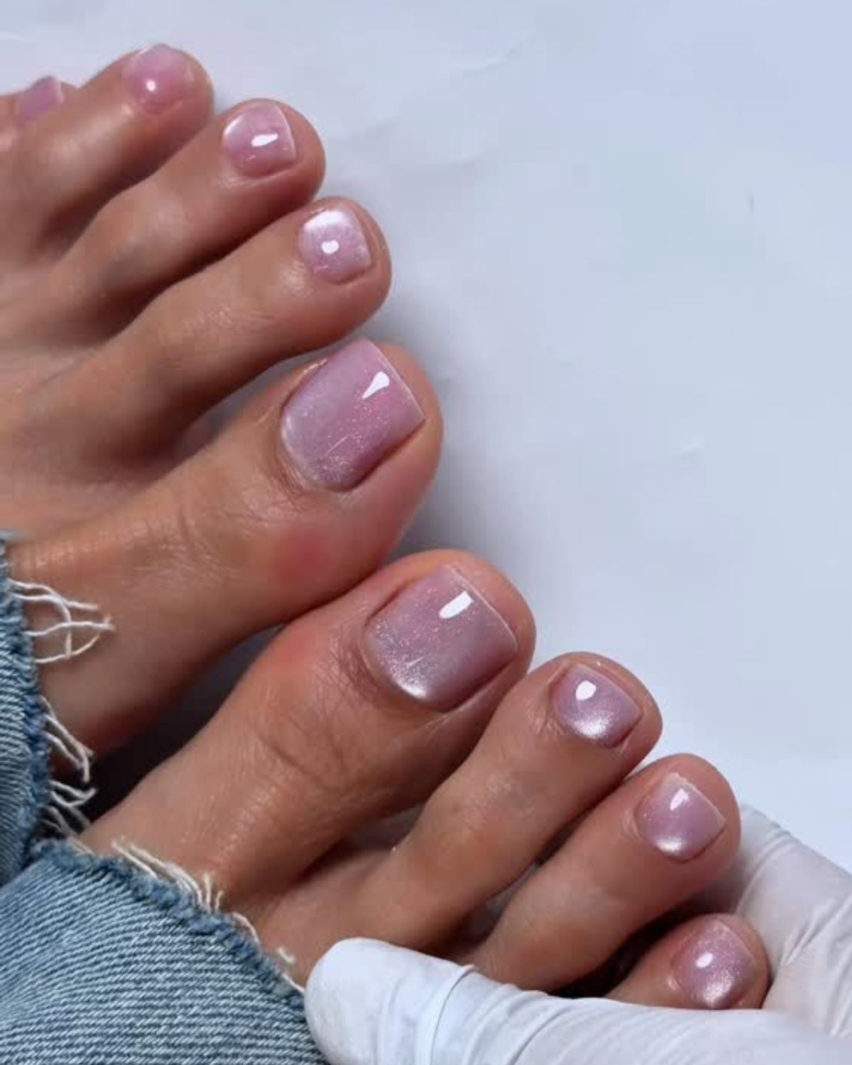 Pedicure Cat-Eye: wygląda luksusowo czy tandetnie? Wszystko zależy od jednego szczegółu