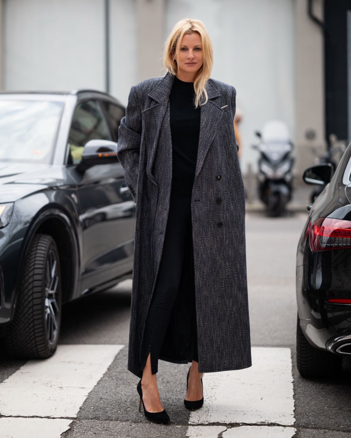 Płaszcze z lat 90., które wracają do łask – jakie kupić, by nosić kolejną dekadę?