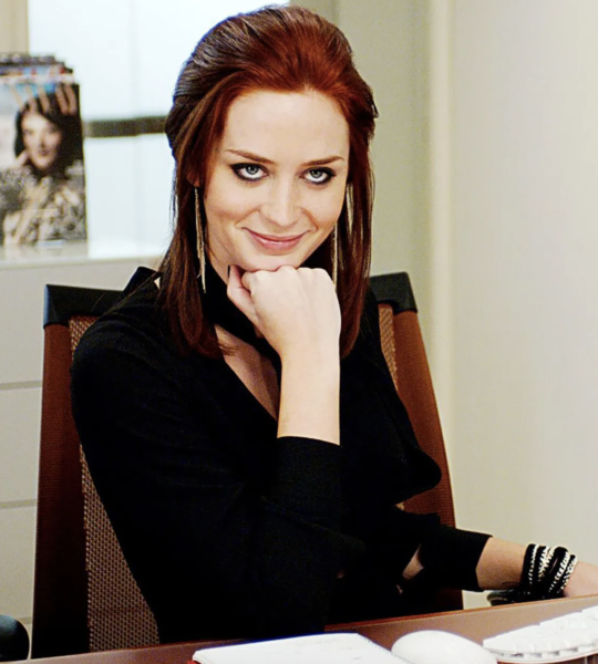 Kultowa asystentka z »Runway« ma swój pierwowzór w prawdziwym Vogue’u. Jej historia jest bardziej fascynująca niż scenariusz filmu.